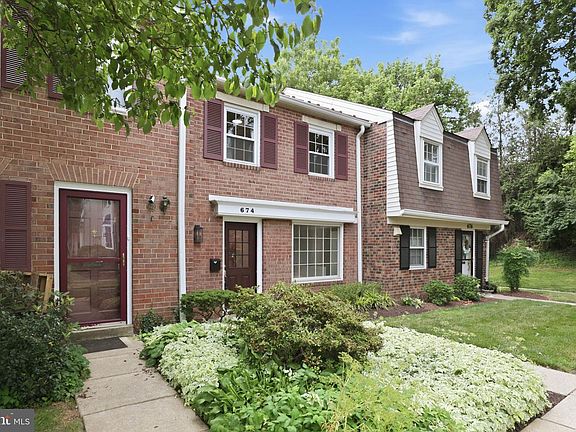 2nd image of 674 Azalea Dr #5