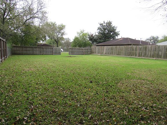 4th image of 3330 Crestgrove Dr