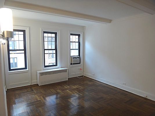 3rd image of 105 E 63rd St APT 7A