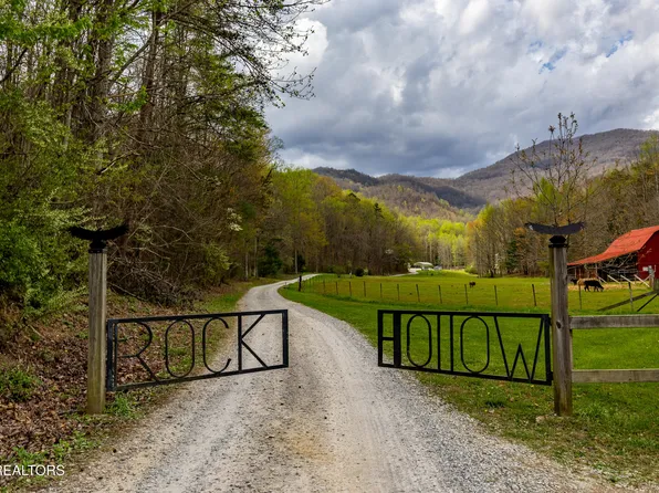 1534 Cove Ln, Oliver Springs, TN 37840