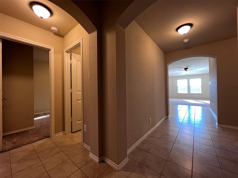 1st image of 319 Plum Dr
