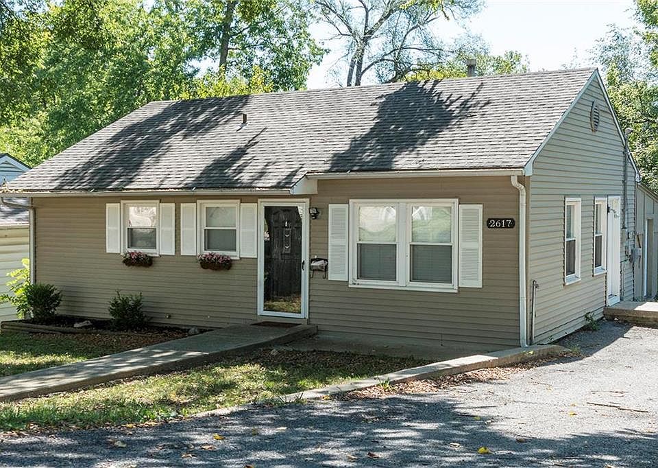 1st image of 2617 Woodend Ave