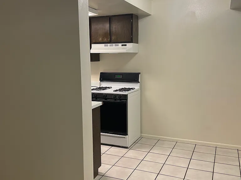 618 N Main St — Photo 3