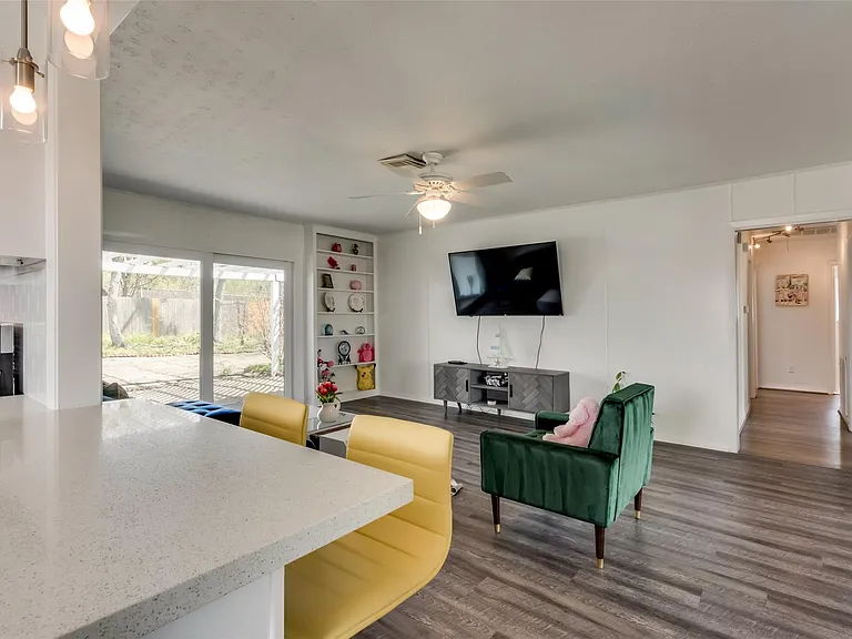 5118 Sanford Rd — Photo 6
