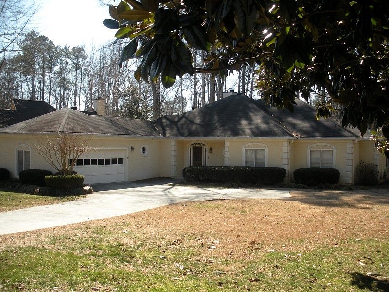 1st image of 1049 Chestnut Hill Cir