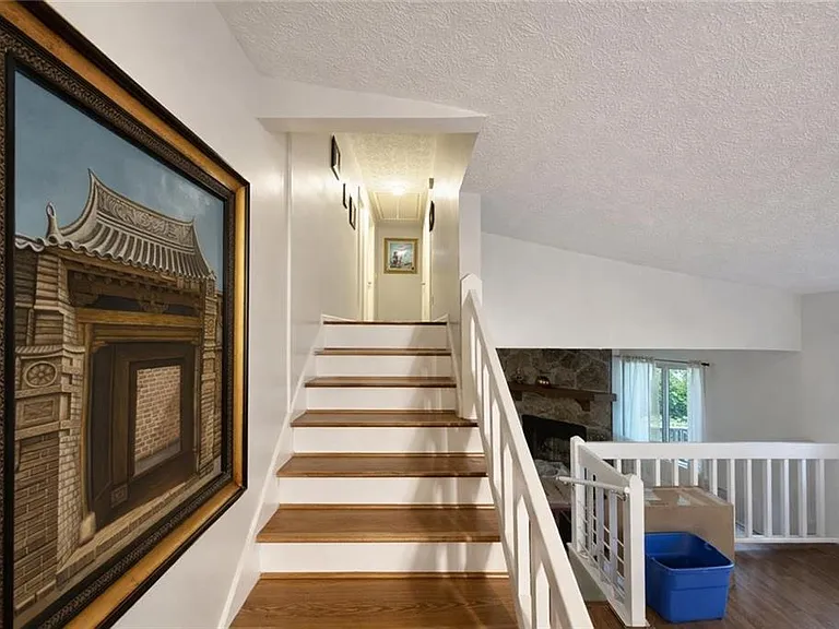 1136 Samuel Dr — Photo 6
