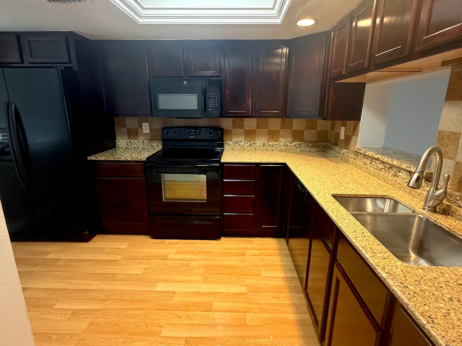 2 bed, 1300 sqft, $2,599 — Photo 3