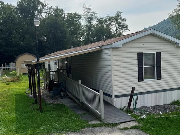 102 High St, Robinson, PA 15949