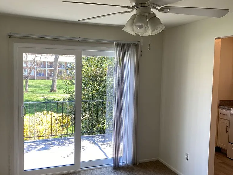 Valley Green Apartments — Photo 32