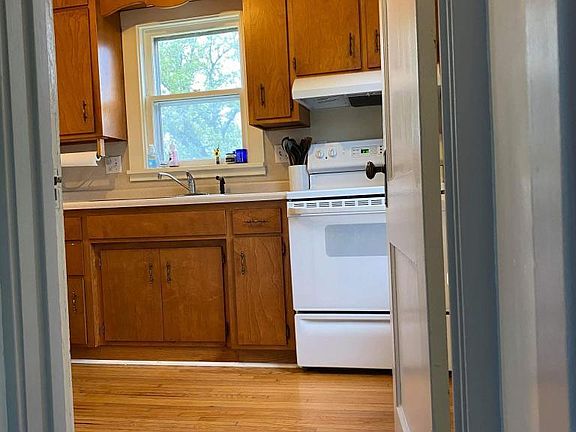 2nd image of 115 E 5th St