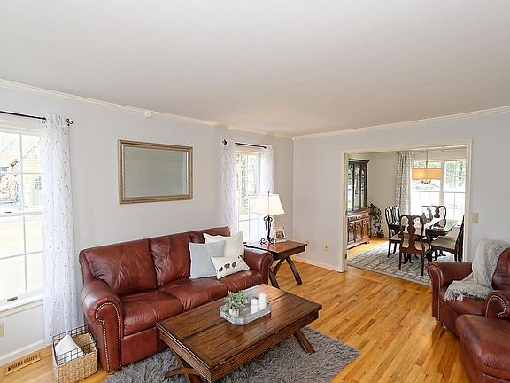 3rd image of 38 Algonquin Dr