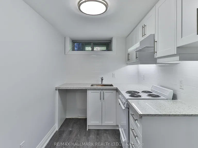 880 College St #BASEMENT — Photo 4