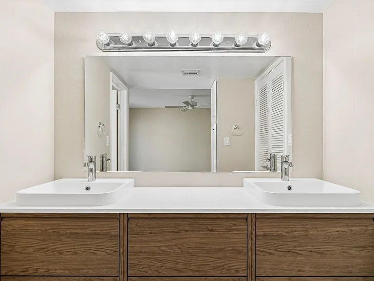 5208 N 78th Way — Photo 16