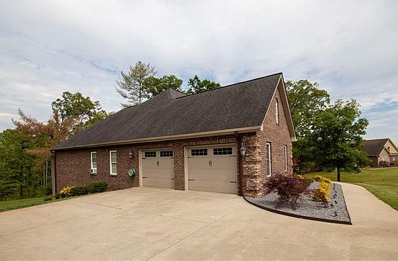 2nd image of 5201 S Oak Cir