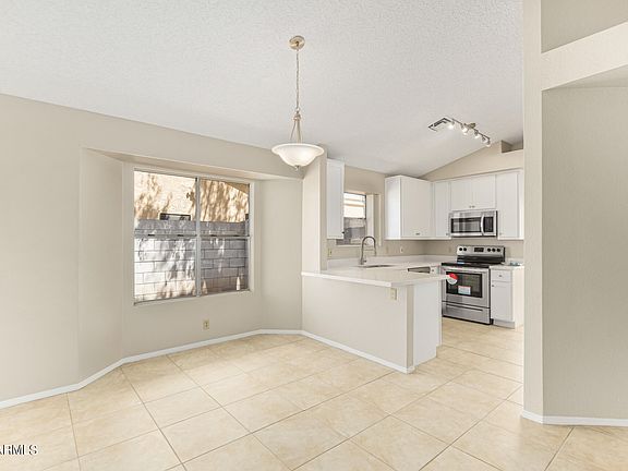 4th image of 8016 W KRALL Street