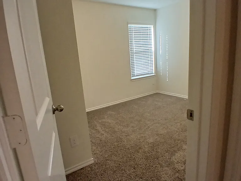 308 Samuel St — Photo 22