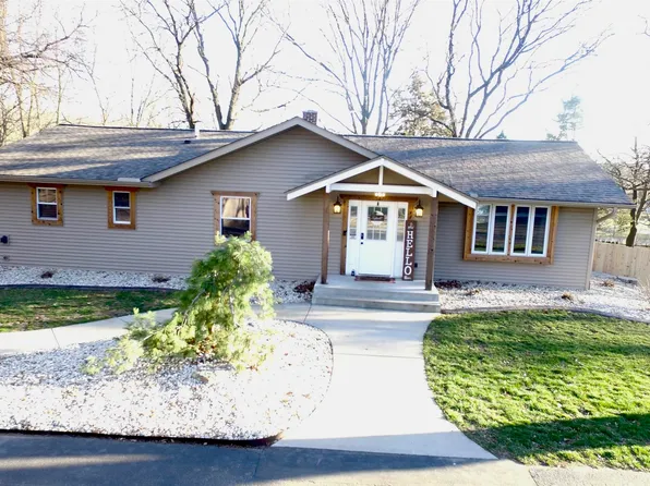 6912 Elevator Rd, Roscoe, IL 61073