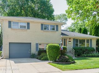 304 Scott St, Wheeling, IL 60090