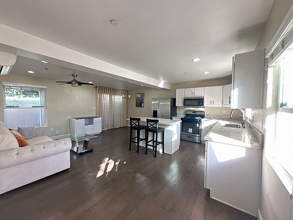 5th image of 6213 Loma Ave Unit B