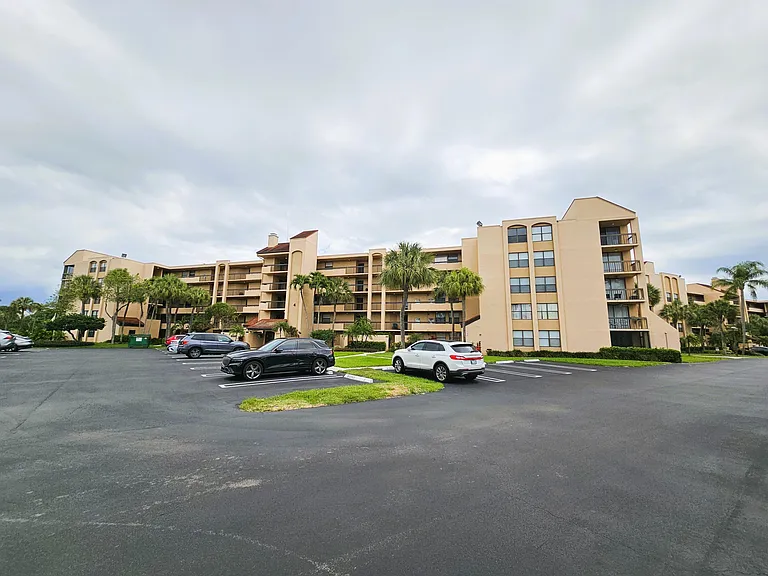 2255 Lindell Blvd #4511 — Photo 1