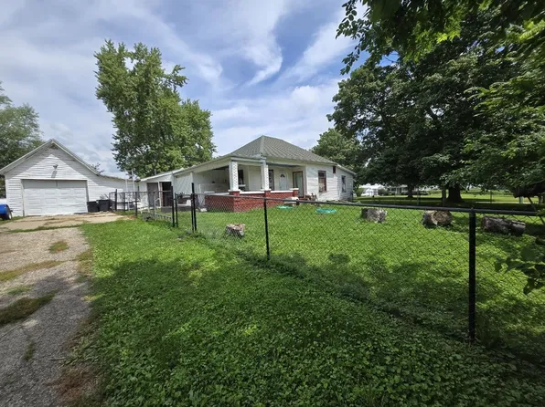 500 1st St, Yates City, IL 61572