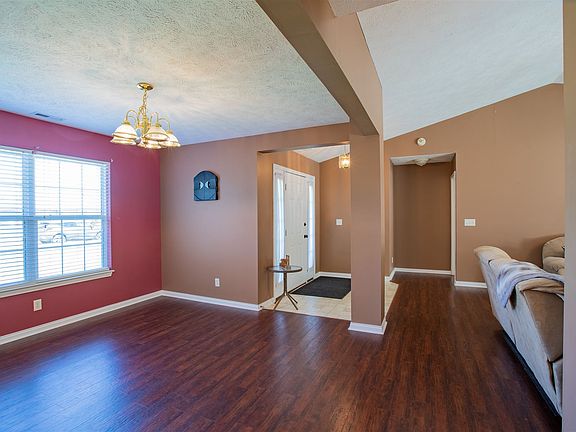 4th image of 4542 Lincoln Pointe Dr
