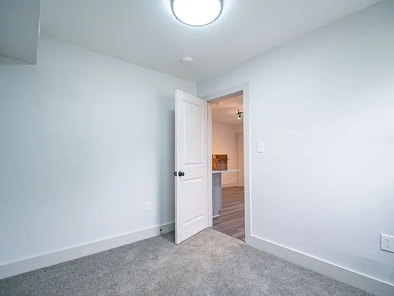 West Gate Apartments — Photo 11