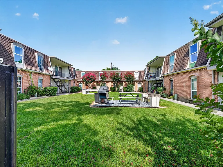 1220 Shadowdale Dr #6 — Photo 39
