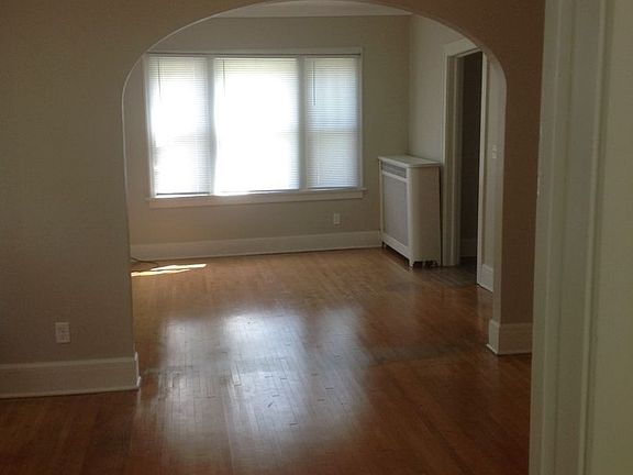 3rd image of 325 Litchfield Ave SE