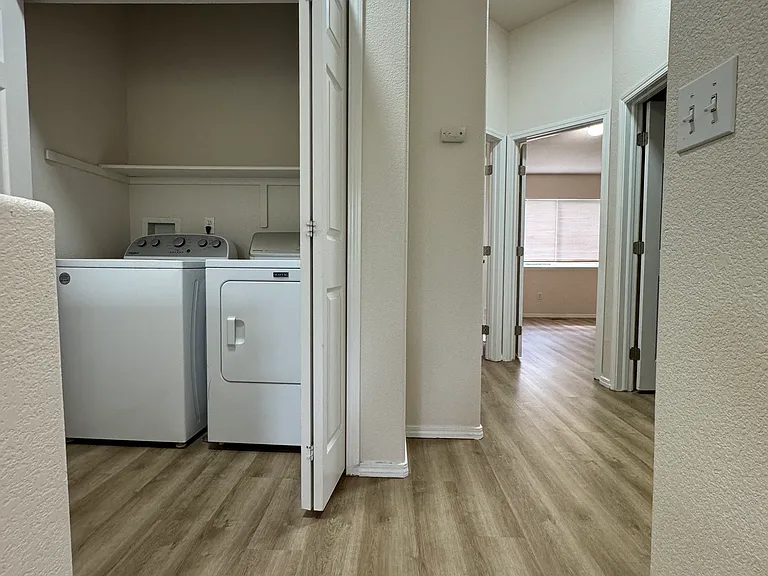 2262 Golden Gate Grv — Photo 6