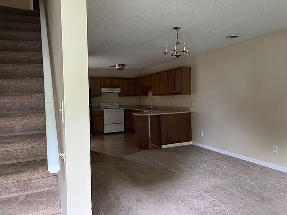3rd image of 2413 Louise St #1