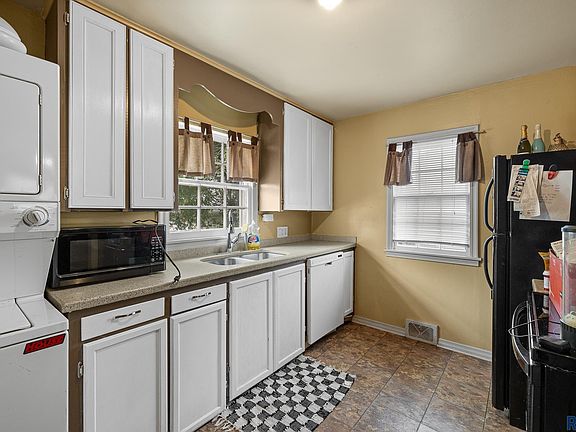 2nd image of 305 Saint Andrew St