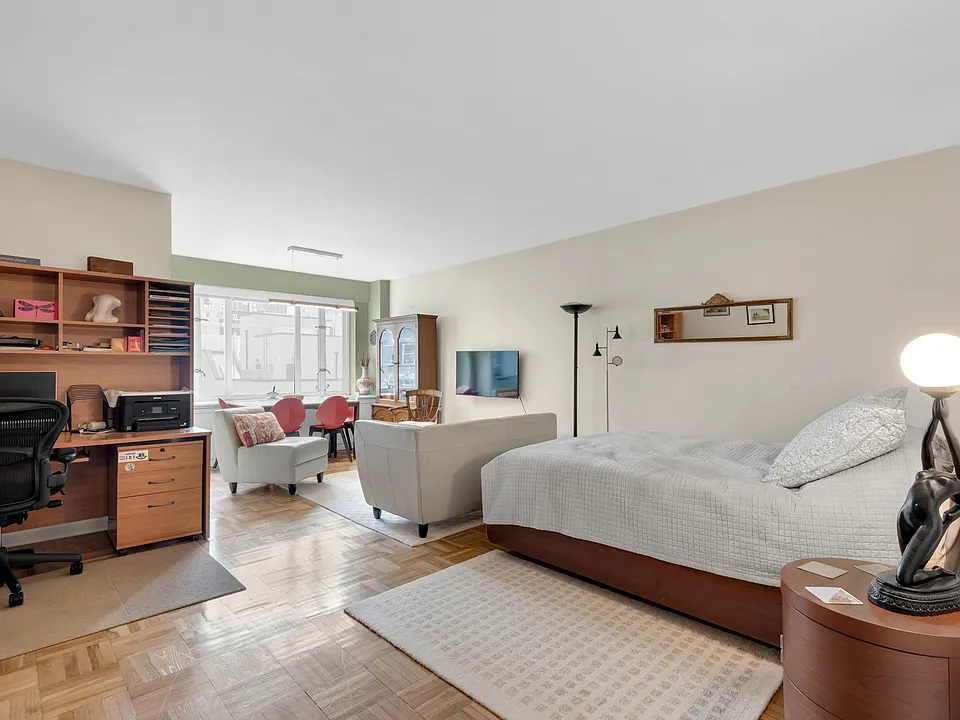 166 E 63rd St #9B