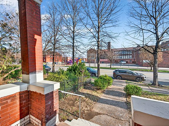 3rd image of 2048 Russell Blvd #2