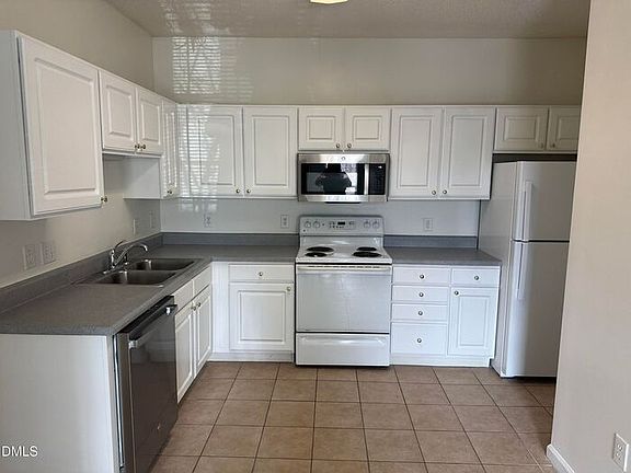 4th image of 2501 Huntscroft Ln