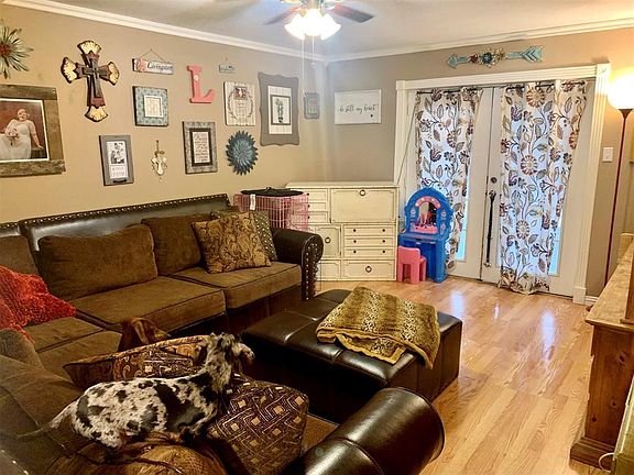 3rd image of 404 Carol Ave