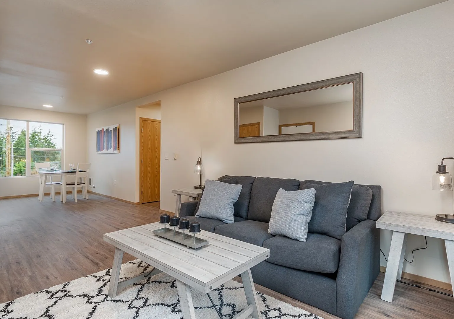 M1249 - Park Terrace Apartments — Photo 2