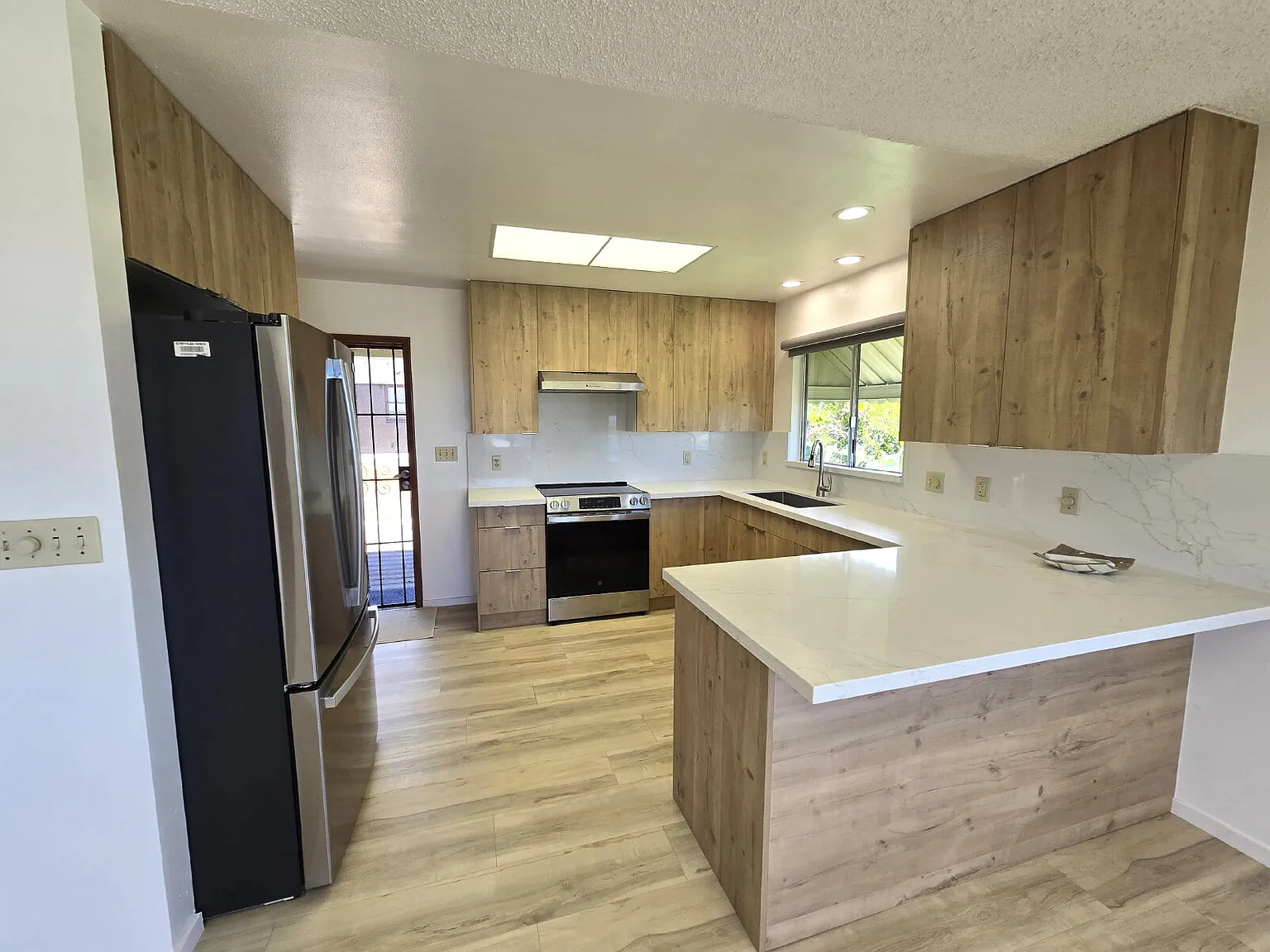 2 bed, 1.0 bath, 768 sqft, $3,100 — Photo 3