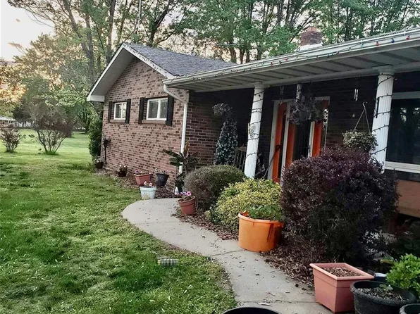 111 Rohrer Dr, Belle, MO 65013