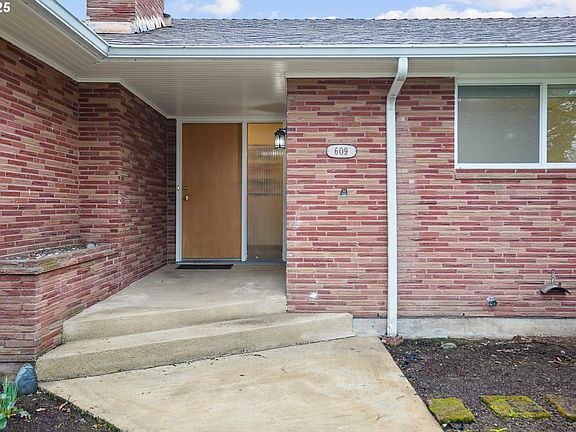 3rd image of 609 W 36th St