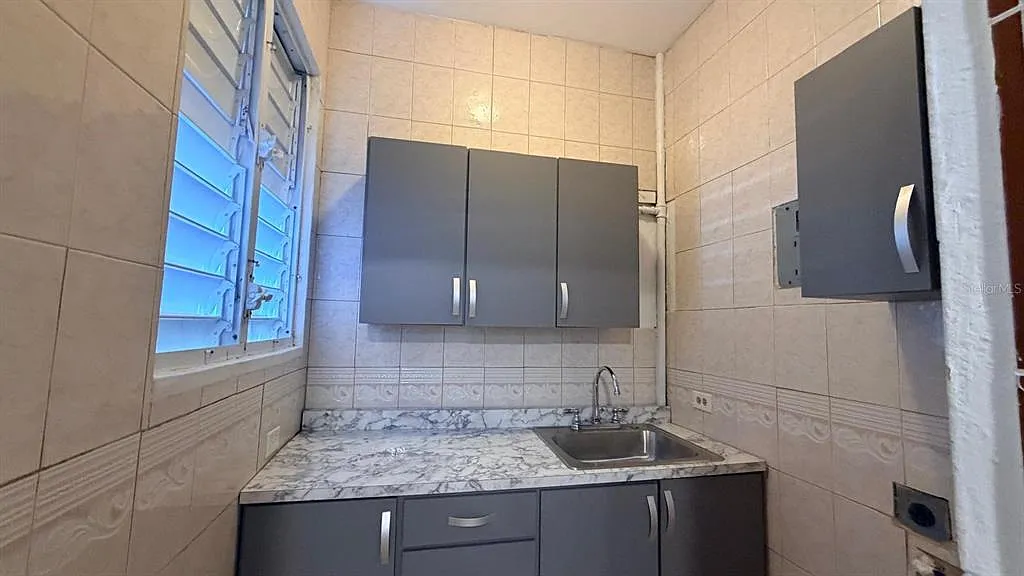 2 bed, 1.0 bath, 420 sqft, $900 — Photo 2