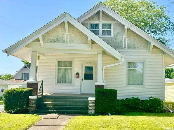 606 NE 2nd St, Aledo, IL 61231