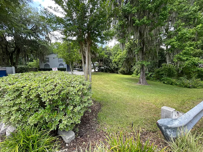 1218 Hickman Rd #13 — Photo 3