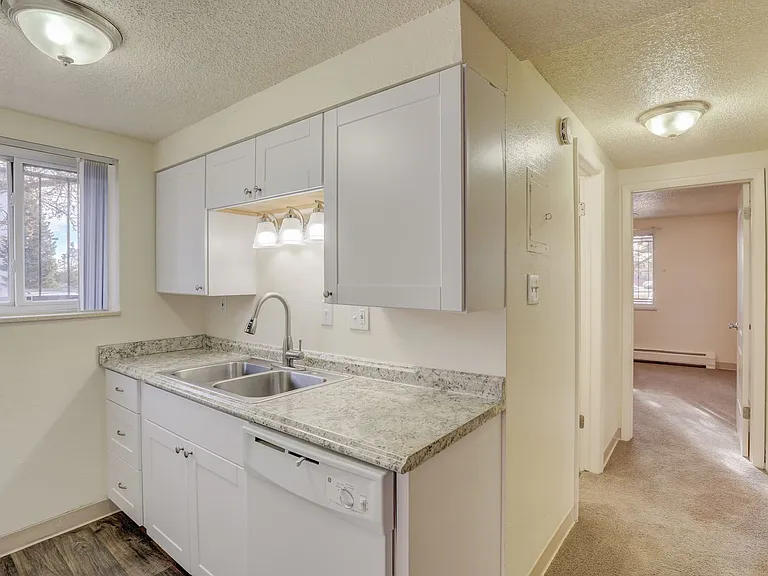 Allison Court Apartments — Photo 24