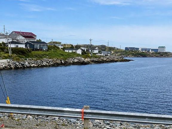 3rd image of 4 Lakeshore Road