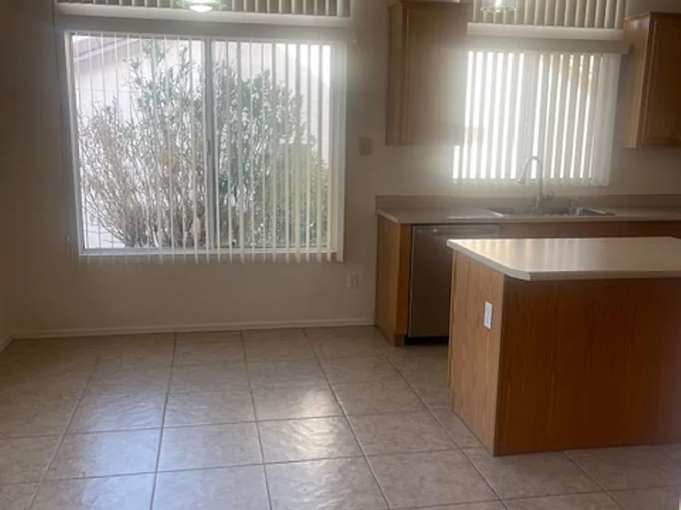 1690 W Wagon Wheel Rd — Photo 6