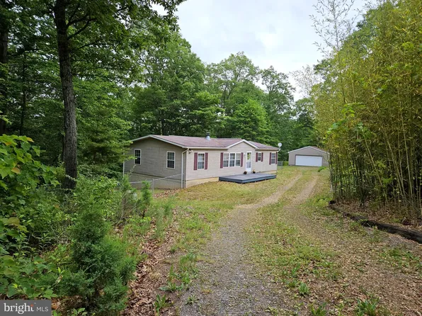 2044 Gaither Rd, Great Cacapon, WV 25422