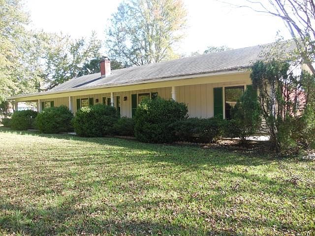 1st image of 743 Lakeside Dr