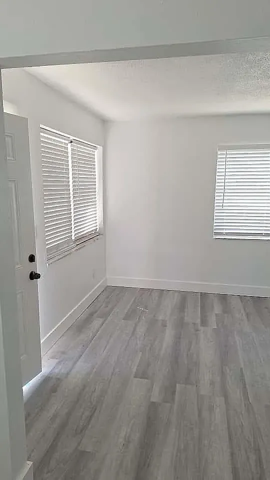 2 bed, 900 sqft, $2,100 — Photo 3
