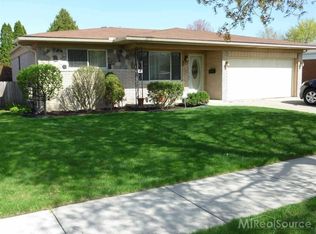 30514 Ridgefield Ave, Warren, MI 48088